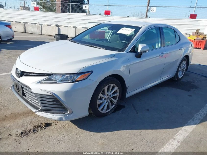 Toyota Camry 2.5l Le Awd - изображение 2