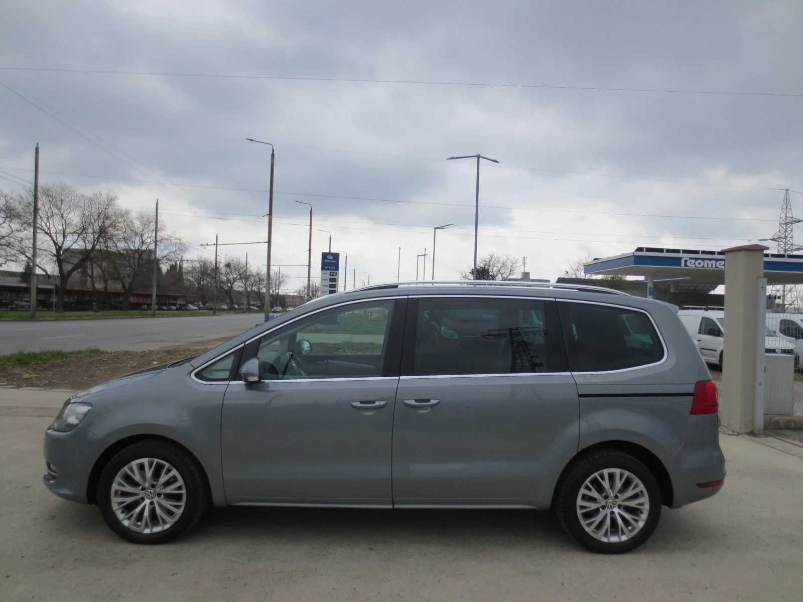 VW Sharan 2.0TDI* DSG* 7ms., снимка 8 - Автомобили и джипове - 54040519