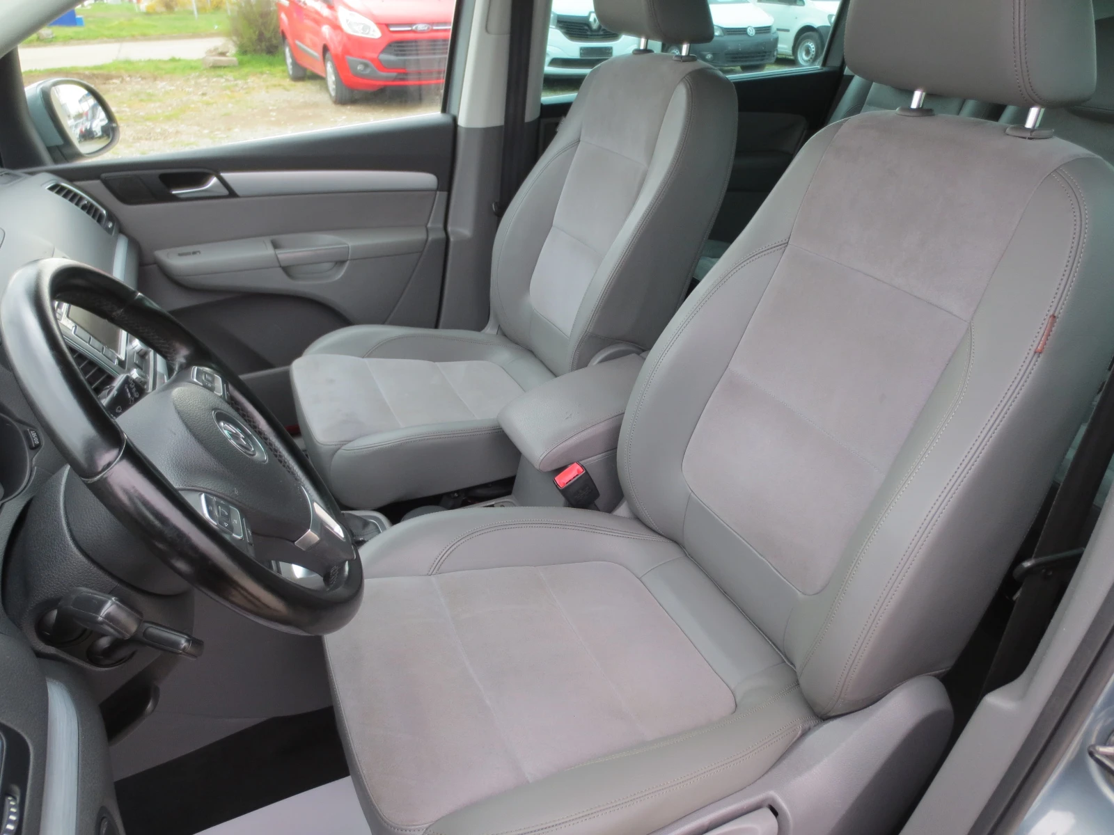 VW Sharan 2.0TDI* DSG* 7ms., снимка 10 - Автомобили и джипове - 54040519