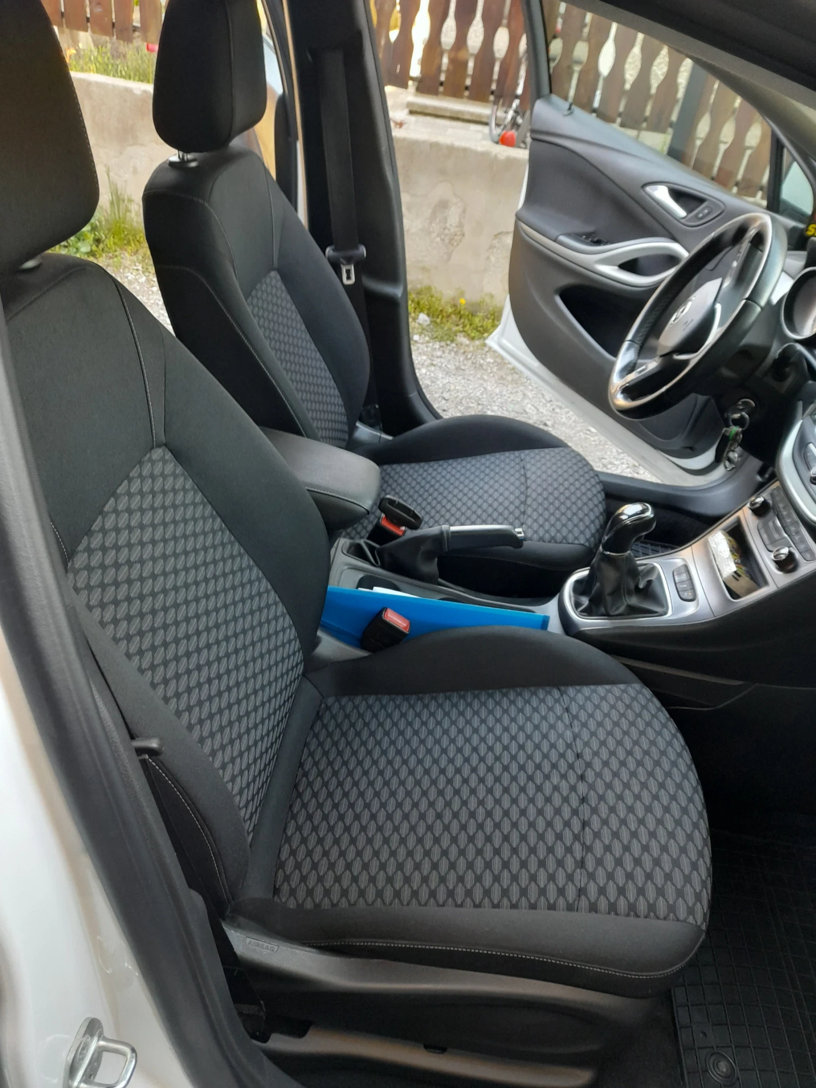 Opel Astra 1.2-TURBO 131ks ELEGANS, снимка 6 - Автомобили и джипове - 54305555