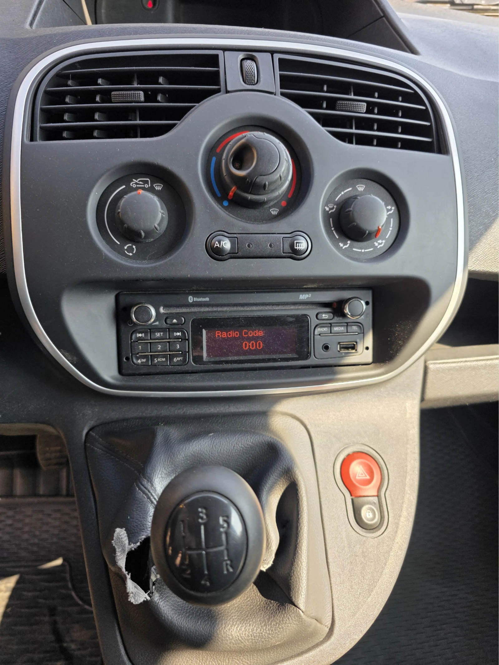 Renault Kangoo 1.5 TDCi, снимка 11 - Автомобили и джипове - 54516178
