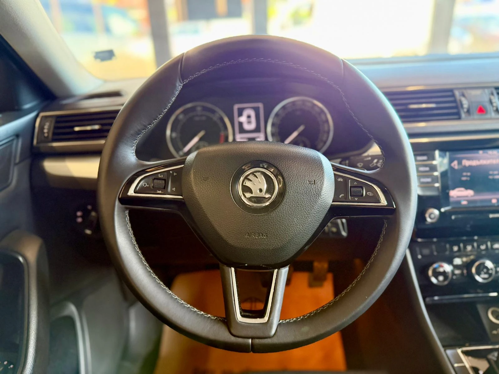 Skoda Superb  2.0tdi* ДИСТРОНИК * АВТОМАТИК-DSG, снимка 7 - Автомобили и джипове - 54608303