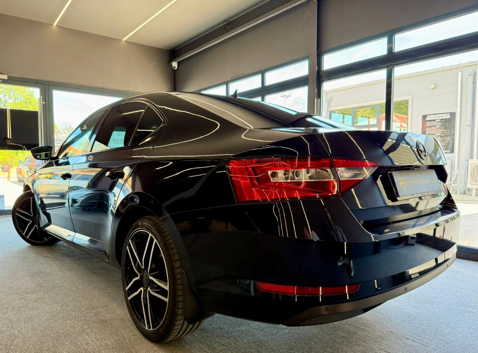 Skoda Superb  2.0tdi* ДИСТРОНИК * АВТОМАТИК-DSG, снимка 6 - Автомобили и джипове - 54608303