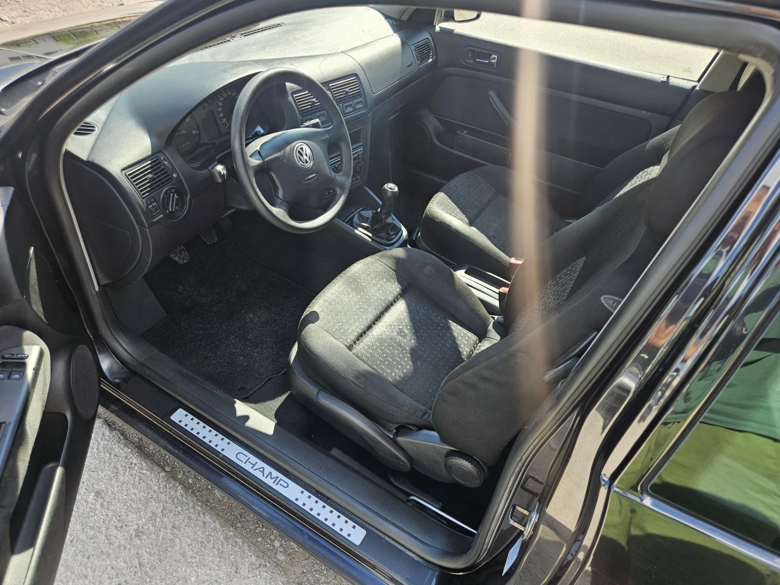 VW Golf 1.9 TDI* 101ps* Климатик , снимка 5 - Автомобили и джипове - 54892347