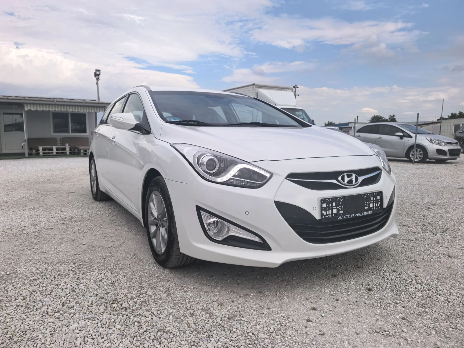Hyundai I40 Комби, снимка 11 - Автомобили и джипове - 55015829