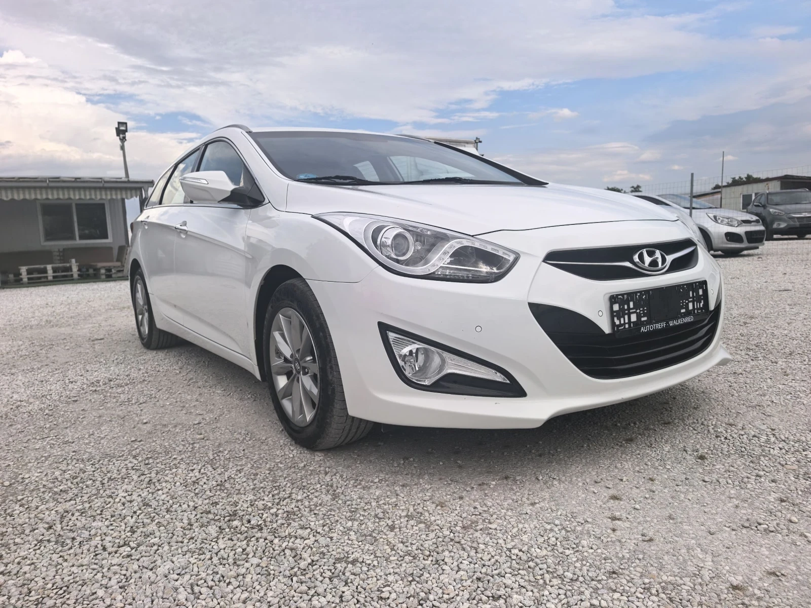 Hyundai I40 Комби, снимка 2 - Автомобили и джипове - 55015829
