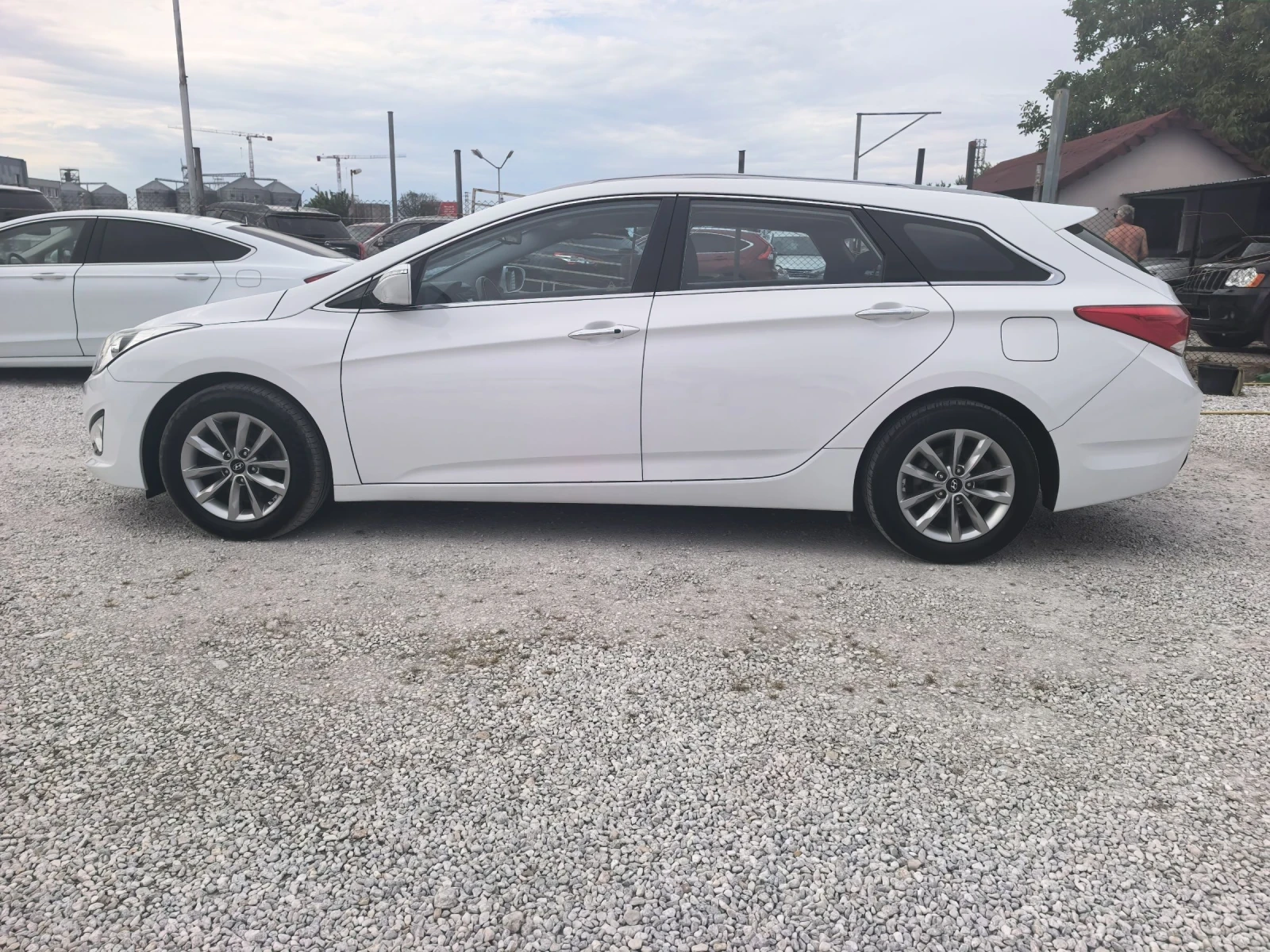 Hyundai I40 Комби, снимка 6 - Автомобили и джипове - 55015829