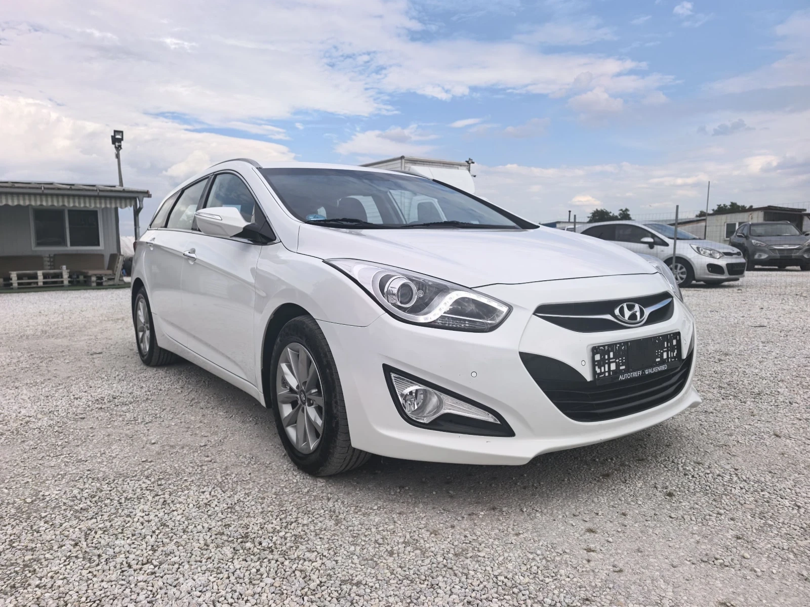 Hyundai I40 Комби, снимка 9 - Автомобили и джипове - 55015829