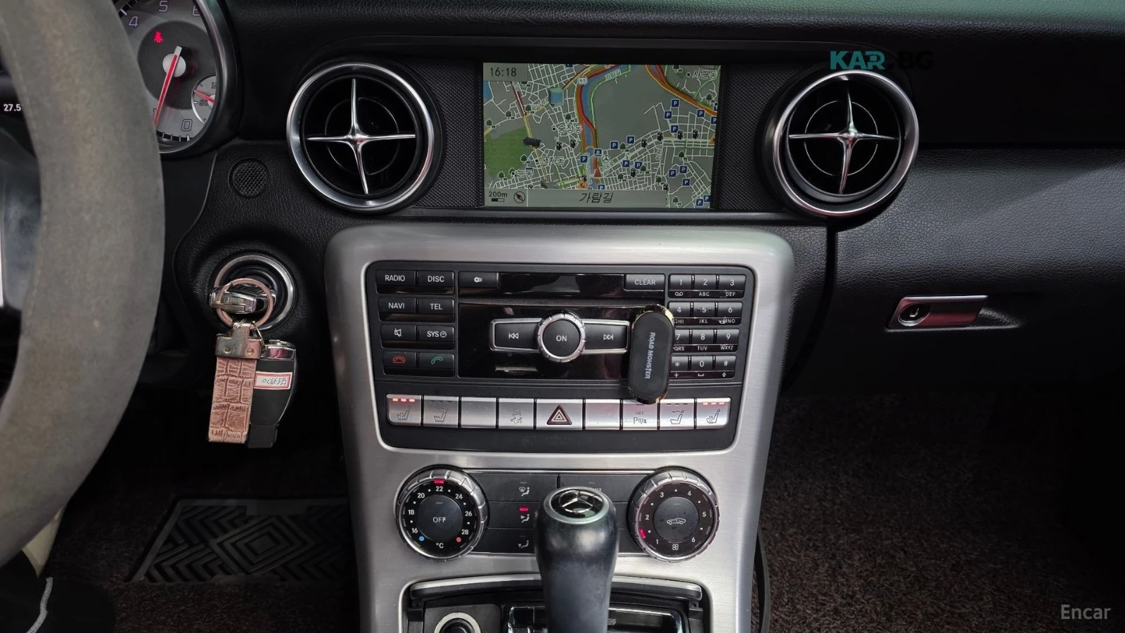 Mercedes-Benz SLK 200 BlueEfficiency* КОЖА* НАВИ* КАМЕРА, снимка 14 - Автомобили и джипове - 55208418