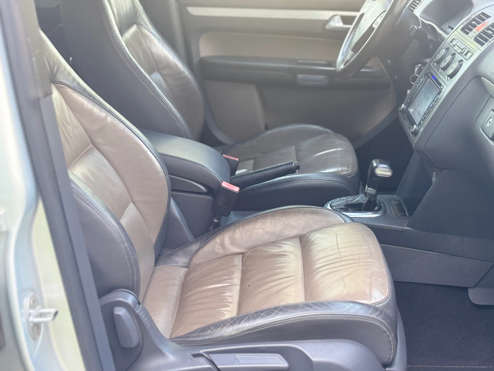 VW Touran 2.0Tdi DSG Full, снимка 8 - Автомобили и джипове - 55588800