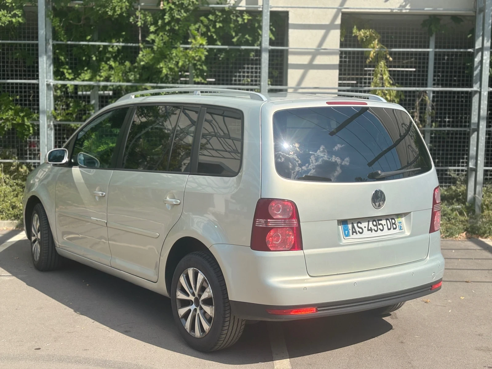 VW Touran 2.0Tdi DSG Full, снимка 4 - Автомобили и джипове - 55588800
