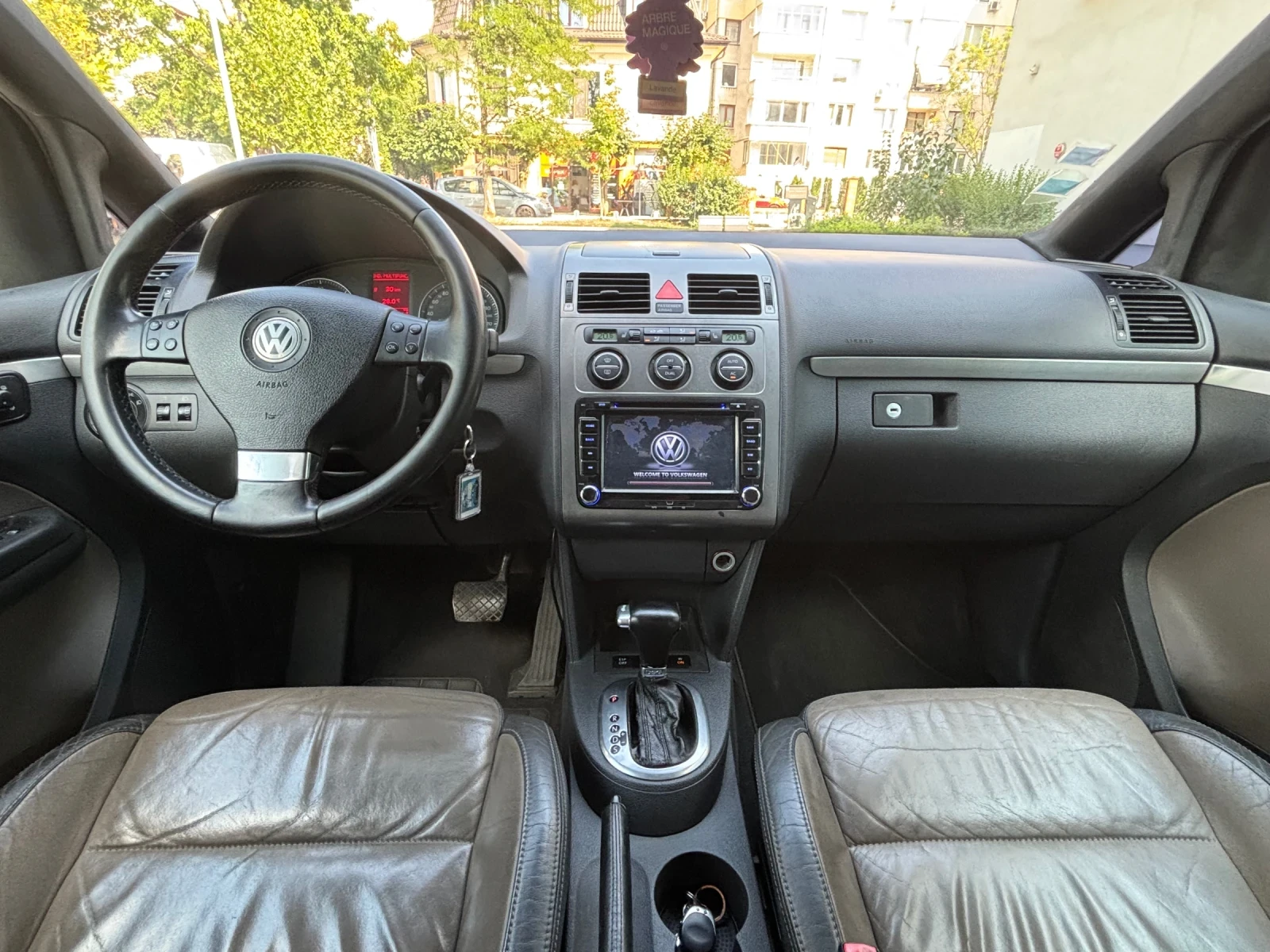 VW Touran 2.0Tdi DSG Full, снимка 11 - Автомобили и джипове - 55588800