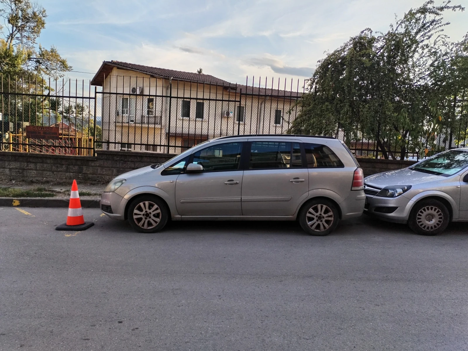Opel Zafira Зафира Б