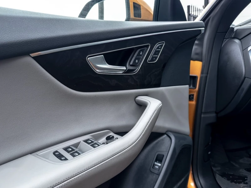 Audi Q8 * TECHNIK S LINE QUATTRO | MASSAGE SEATS | HUD | 3, снимка 15 - Автомобили и джипове - 52928171