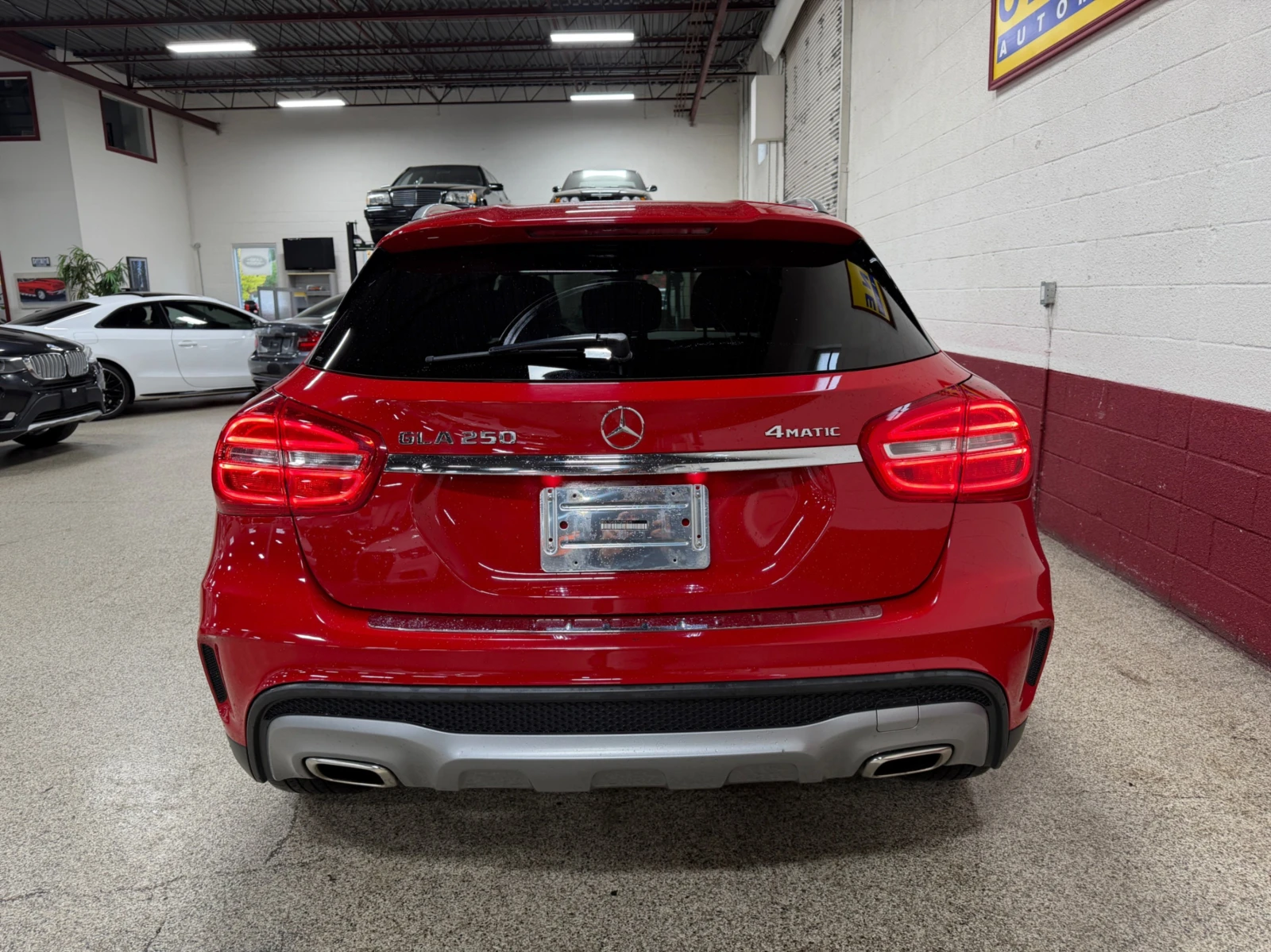Mercedes-Benz GLA 250 4Matic / AMG PKG  - изображение 4