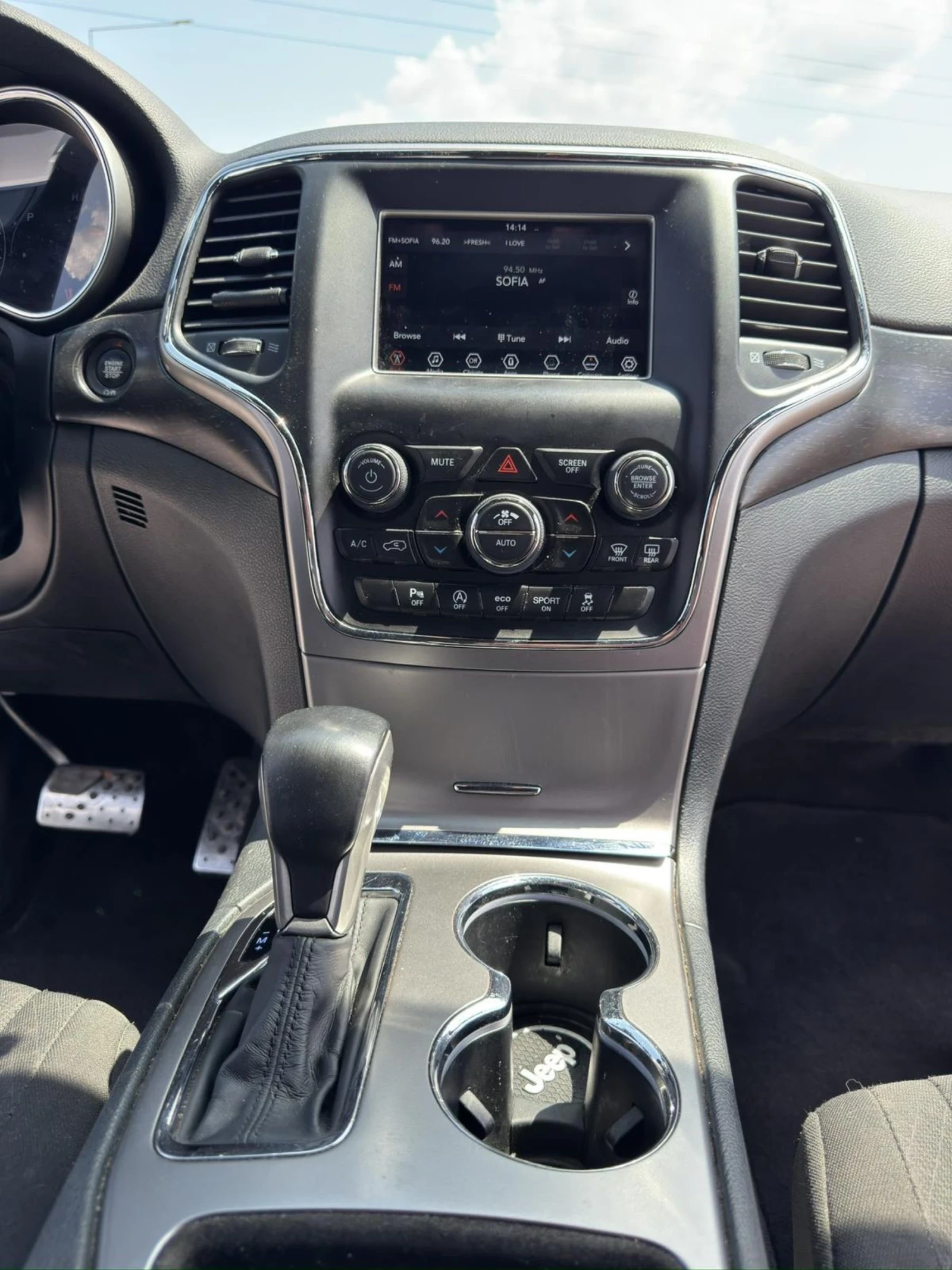 Jeep Grand cherokee 3.6 4x4 Laredo-E, снимка 6 - Автомобили и джипове - 53875566