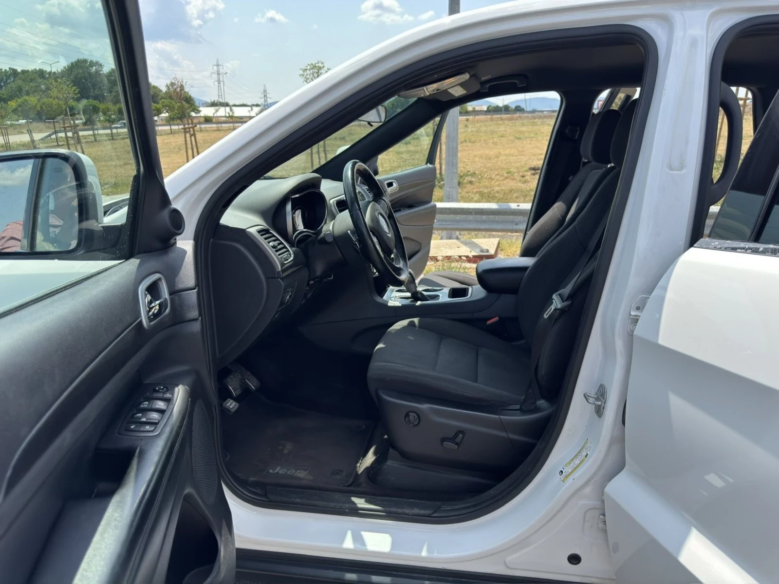 Jeep Grand cherokee 3.6 4x4 Laredo-E, снимка 7 - Автомобили и джипове - 53875566