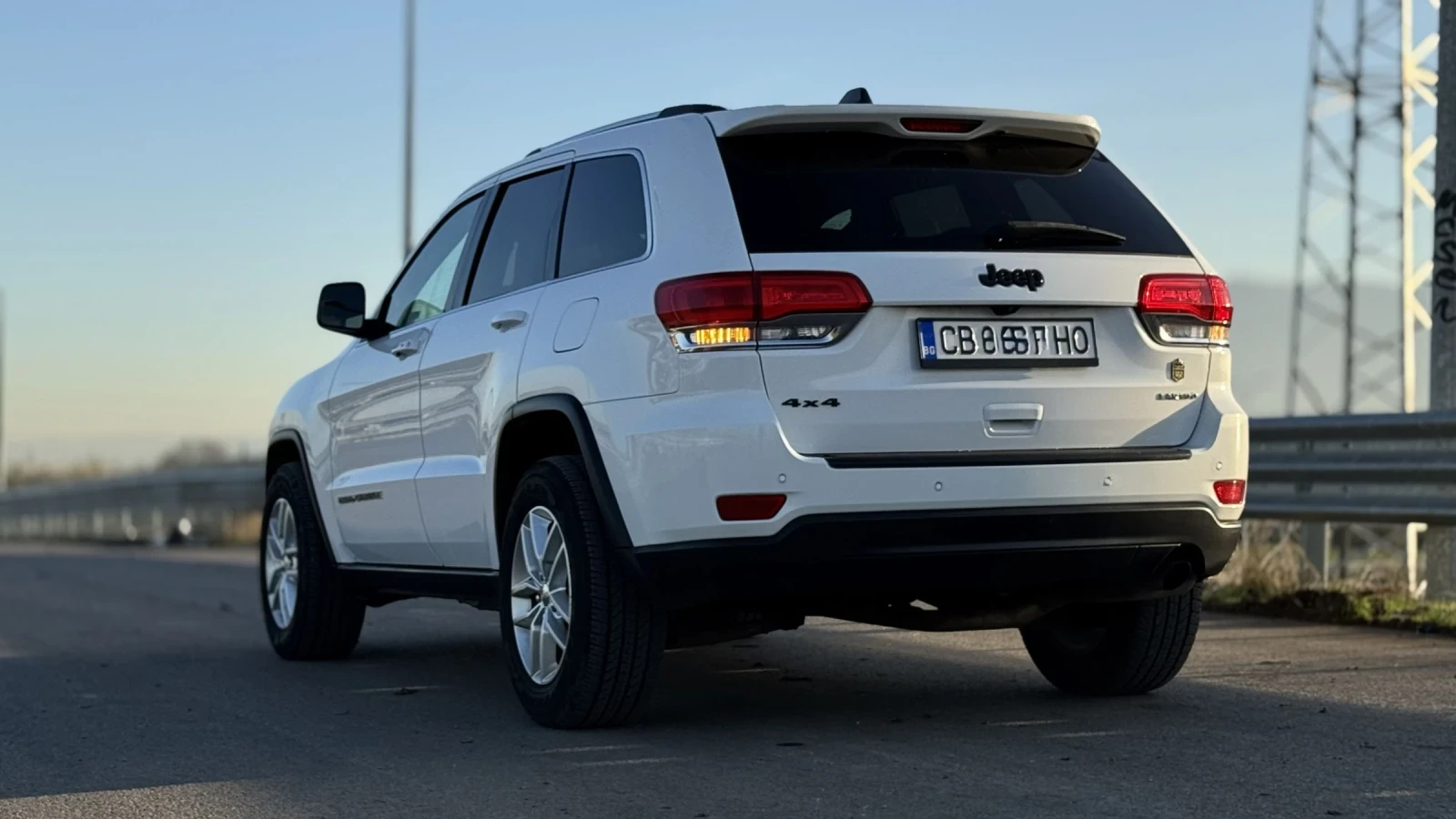 Jeep Grand cherokee 3.6 4x4 Laredo-E, снимка 3 - Автомобили и джипове - 53875566