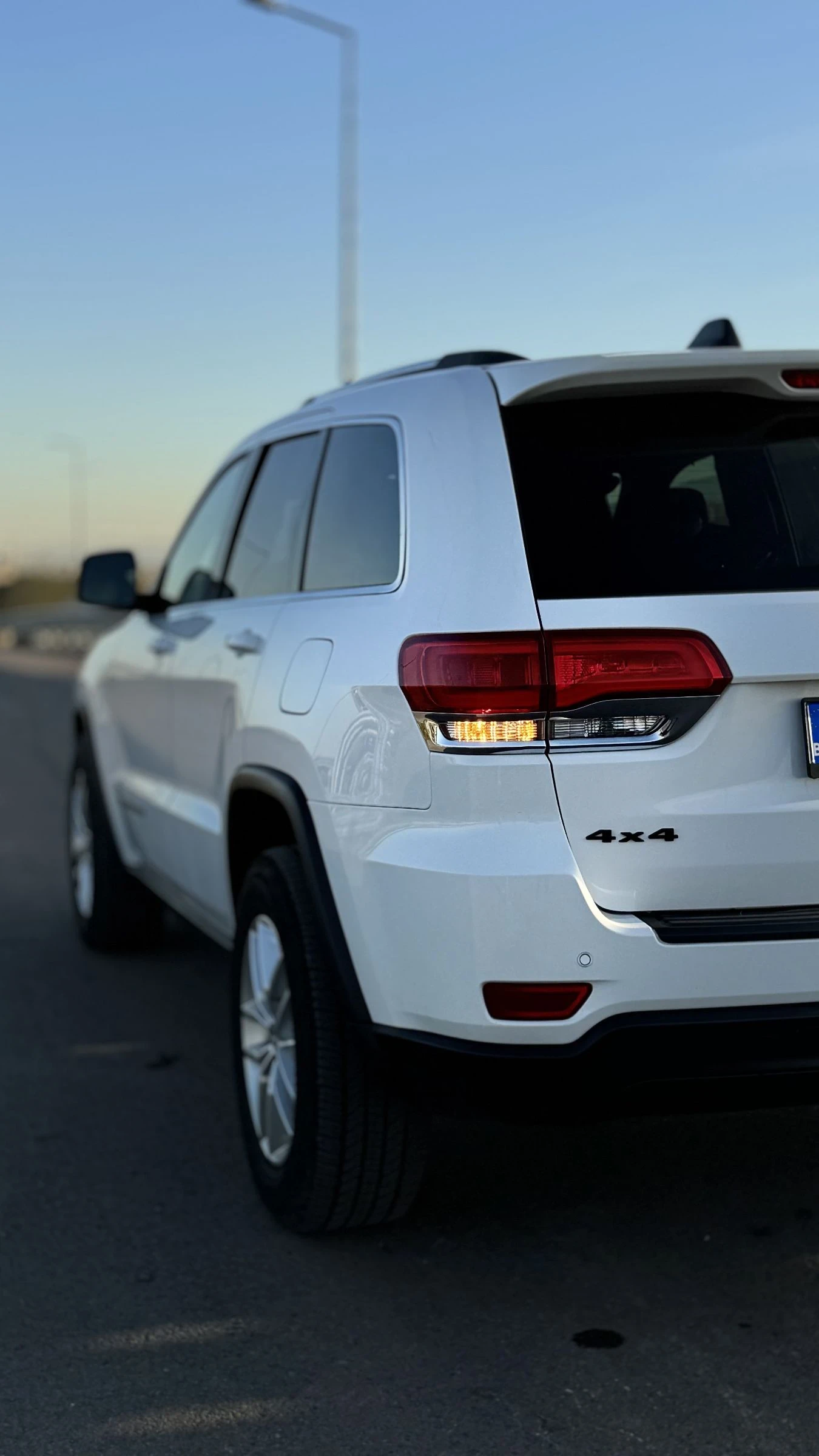 Jeep Grand cherokee 3.6 4x4 Laredo-E, снимка 2 - Автомобили и джипове - 53875566