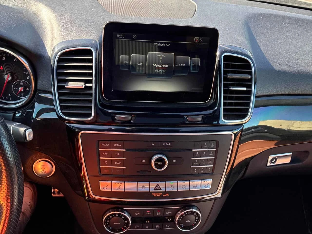 Mercedes-Benz GLC 400 DISTRONIC* HARMAN/KARDON* 360* ОБДУХВАНЕ* ДВА КЛЮЧ, снимка 9 - Автомобили и джипове - 54635279