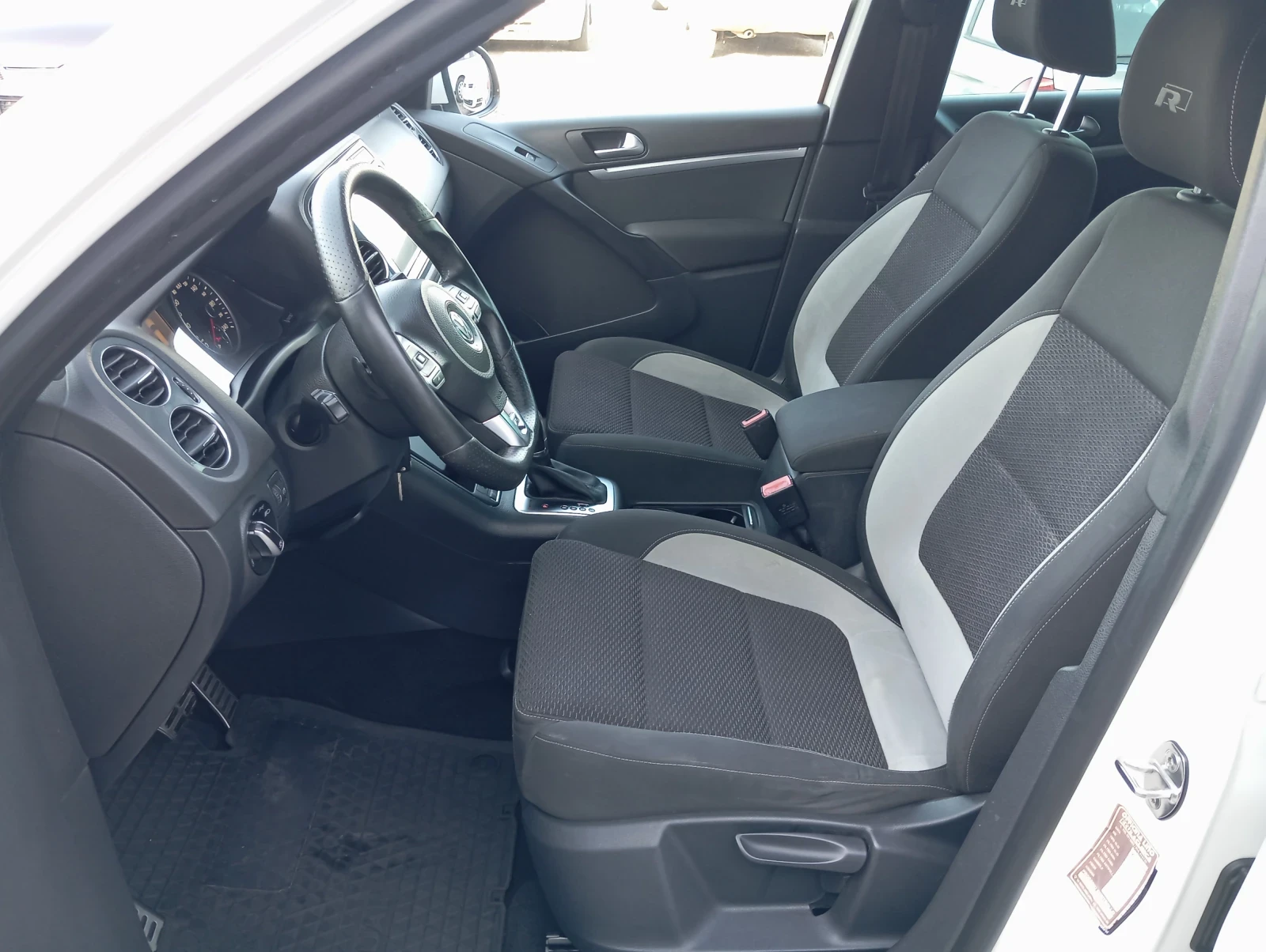 VW Tiguan R-Line ЛИЗИНГ , снимка 7 - Автомобили и джипове - 55645382