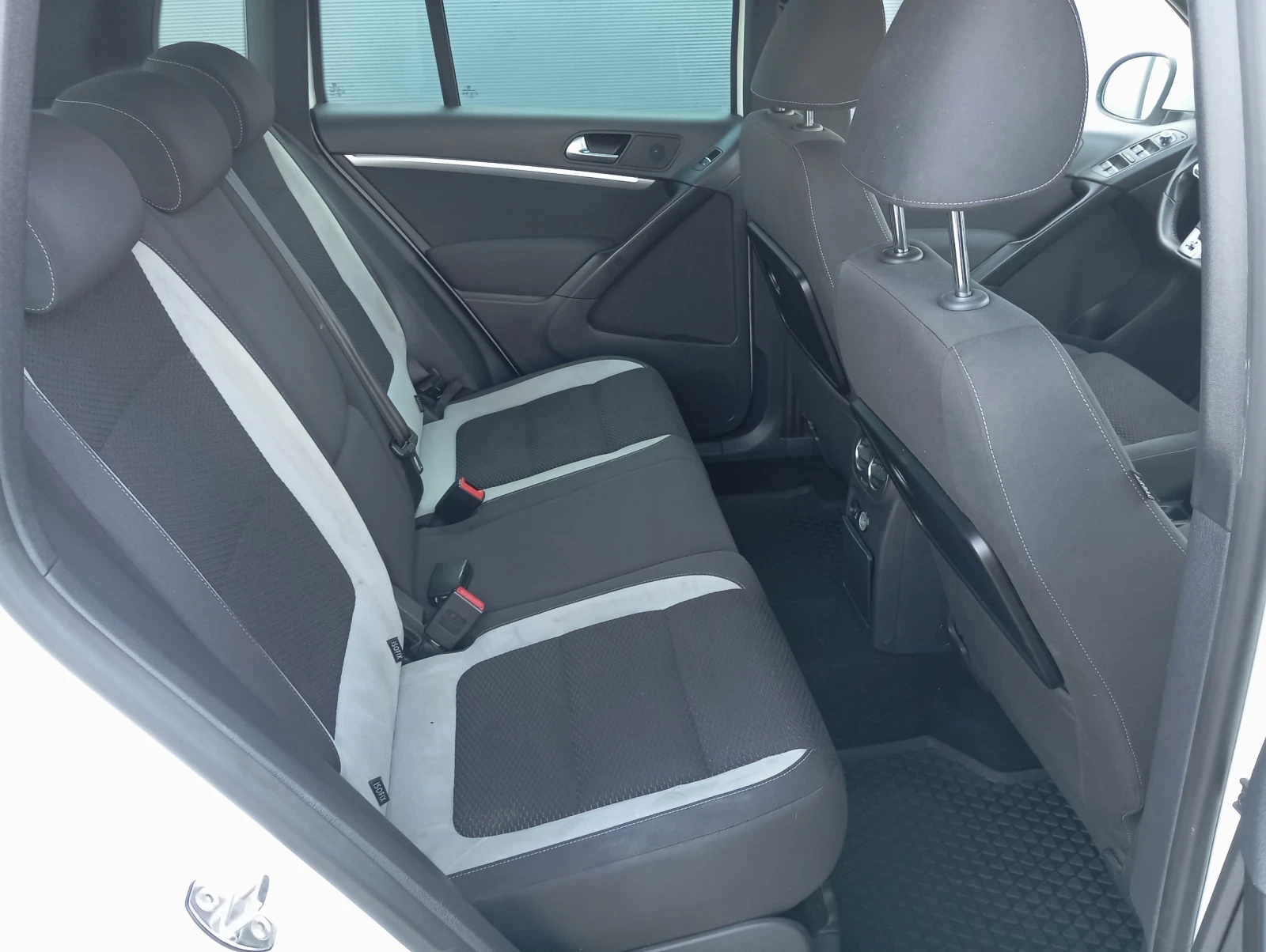 VW Tiguan R-Line ЛИЗИНГ , снимка 10 - Автомобили и джипове - 55645382