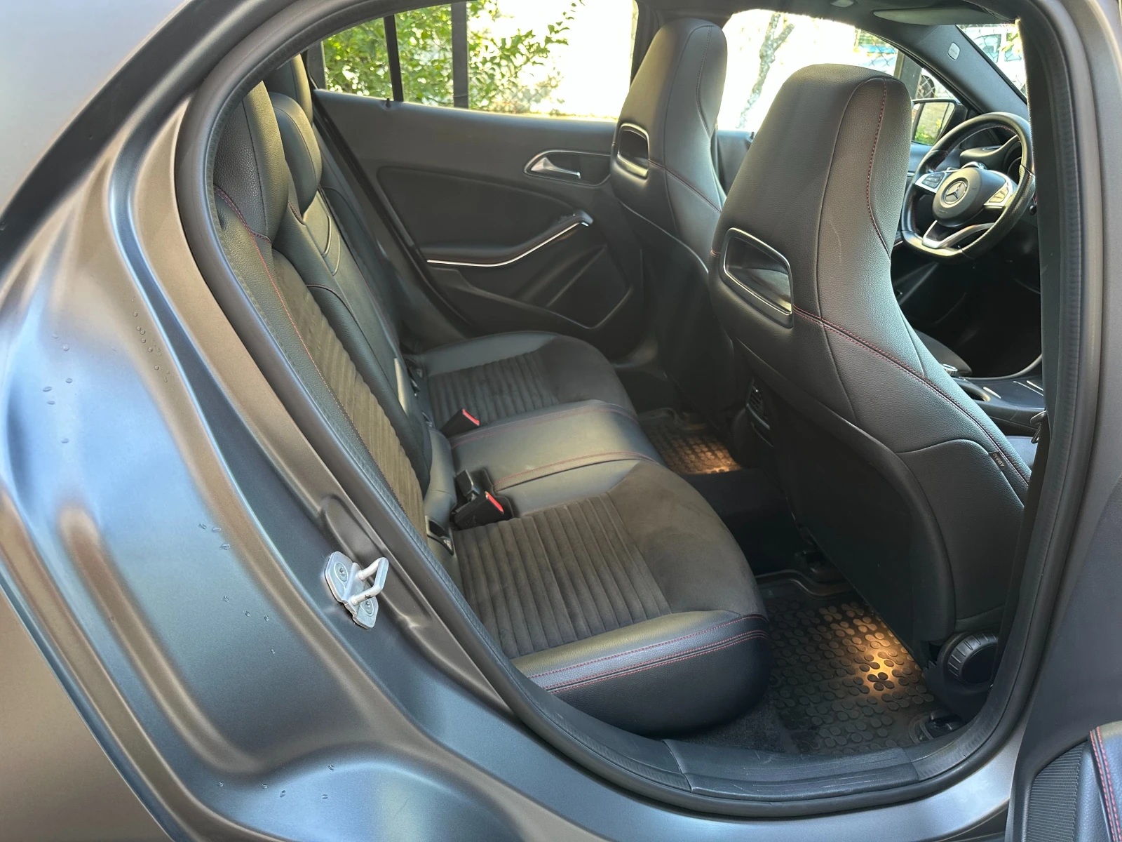 Mercedes-Benz GLA 220 AMG пакет, Mountain Grey Matte, снимка 7 - Автомобили и джипове - 56012036