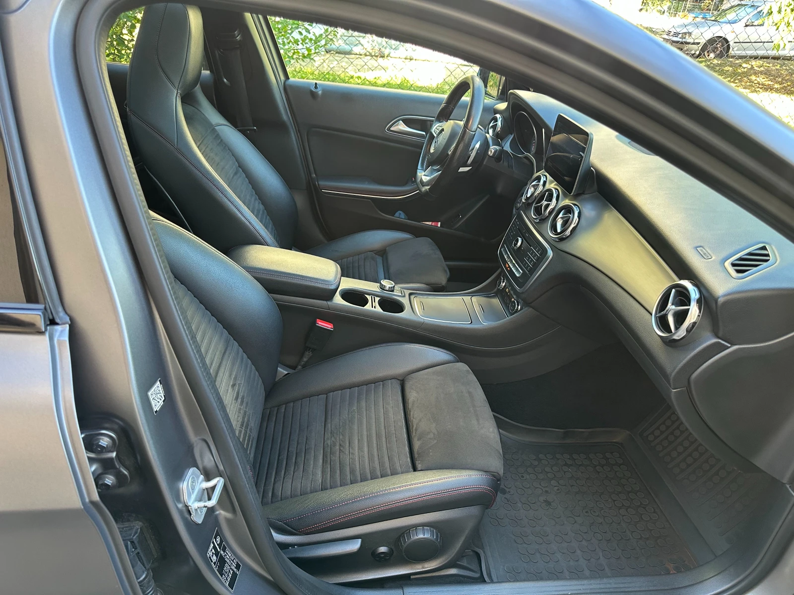Mercedes-Benz GLA 220 AMG пакет, Mountain Grey Matte, снимка 6 - Автомобили и джипове - 56012036