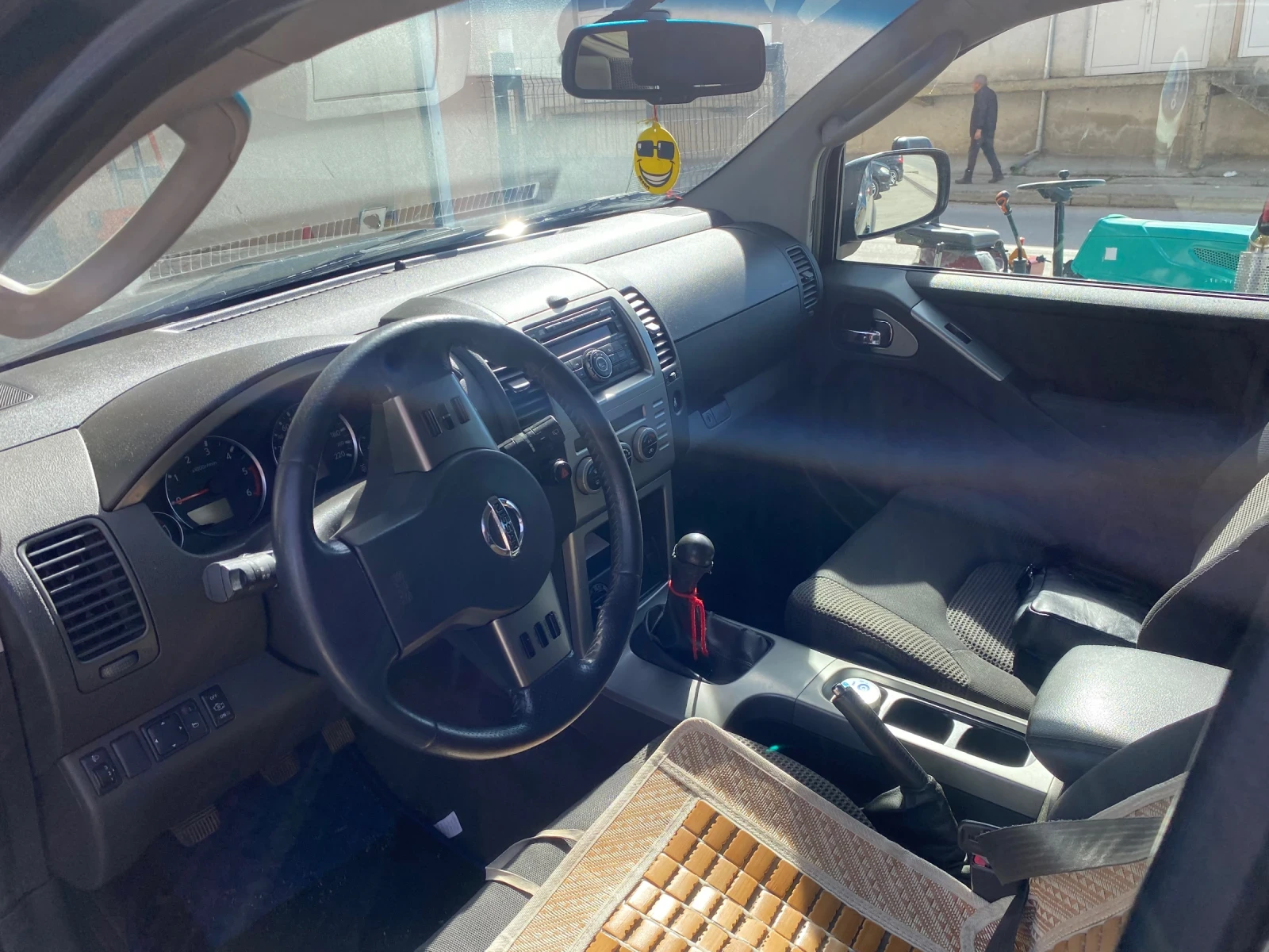 Nissan Pathfinder 7 местен, снимка 3 - Автомобили и джипове - 56523576