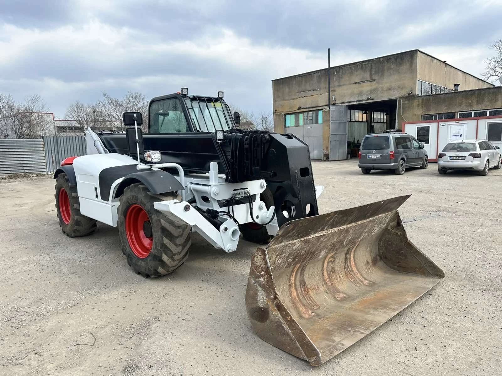 Телескопични товарачи Bobcat Bobcat T40140