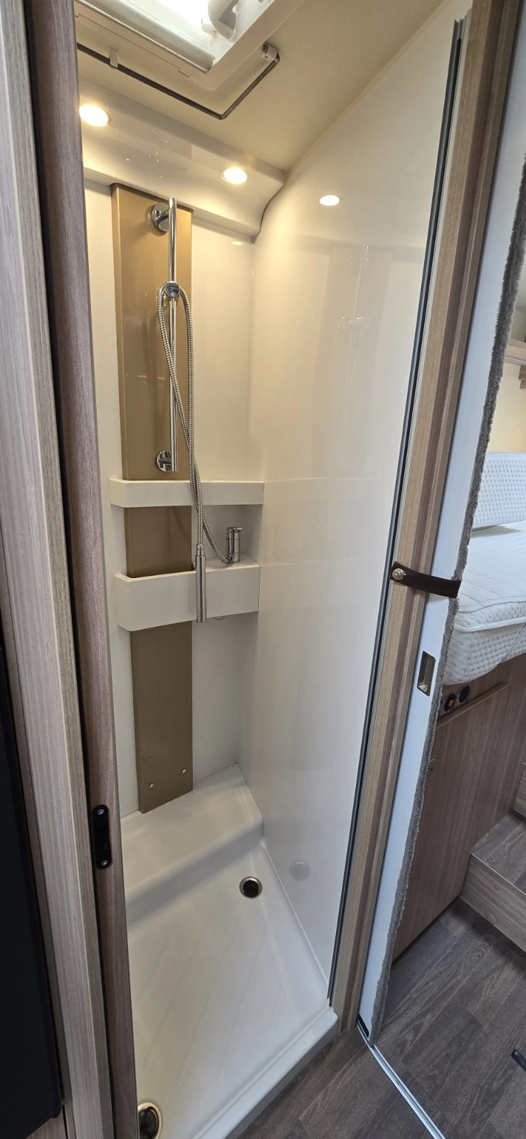  Burstner Delfin 727 | Mobile.bg   15