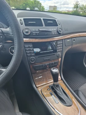 Mercedes-Benz E 220, снимка 13