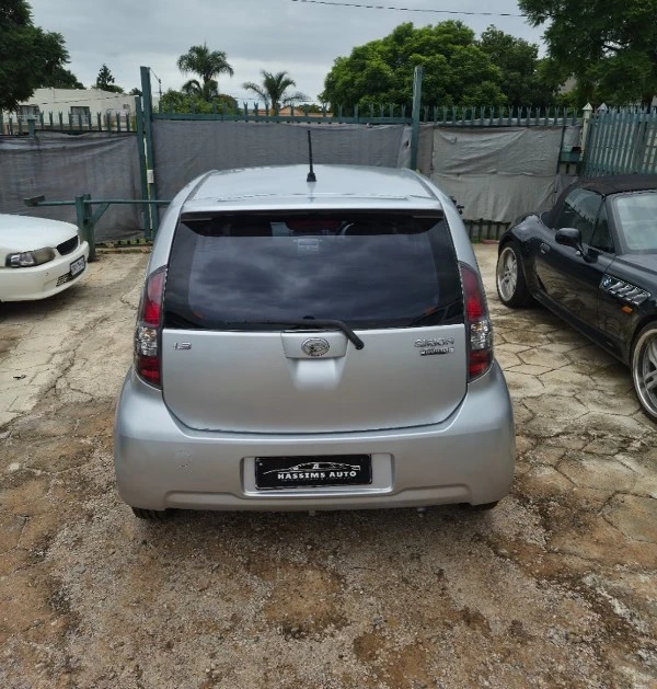 Daihatsu Sirion 1.0 i 12V (69 Hp), снимка 3 - Автомобили и джипове - 53691243