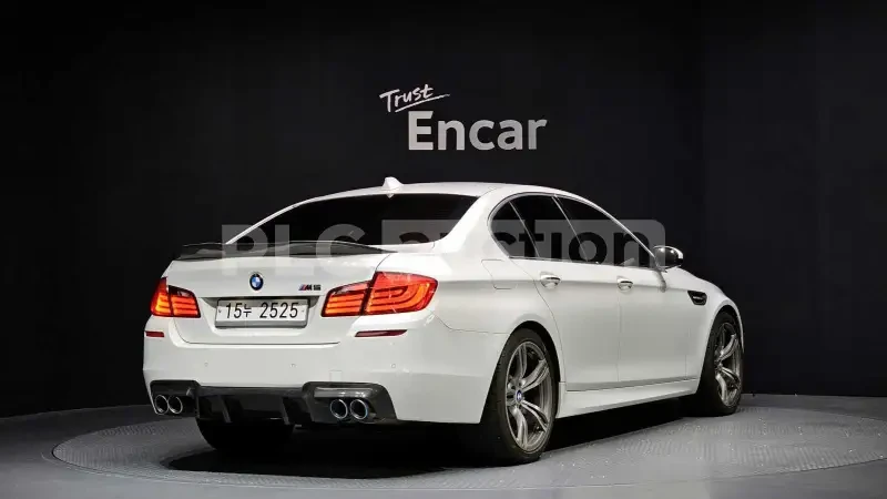 BMW M5 FULL | DISTRONIC | HEAD-UP | ОБДУХВАНЕ | ТЕХНОТЕСТ, снимка 2 - Автомобили и джипове - 54252570