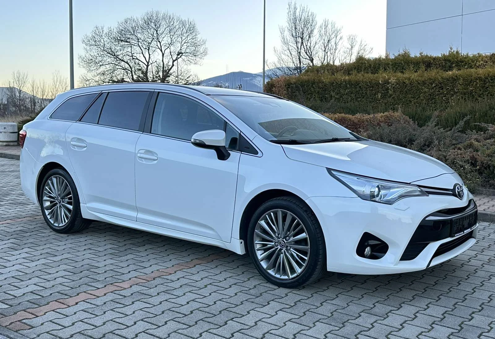 Toyota Avensis 1.8 i-147 К.С* TOP FULL FULL*  - изображение 3