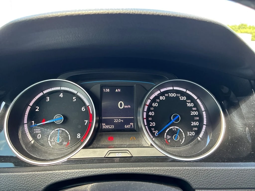 VW Golf R* 5dr HB Man * CARFAX * БЕЗ ПЪРВОНАЧАЛНА ВНОСКА - изображение 8