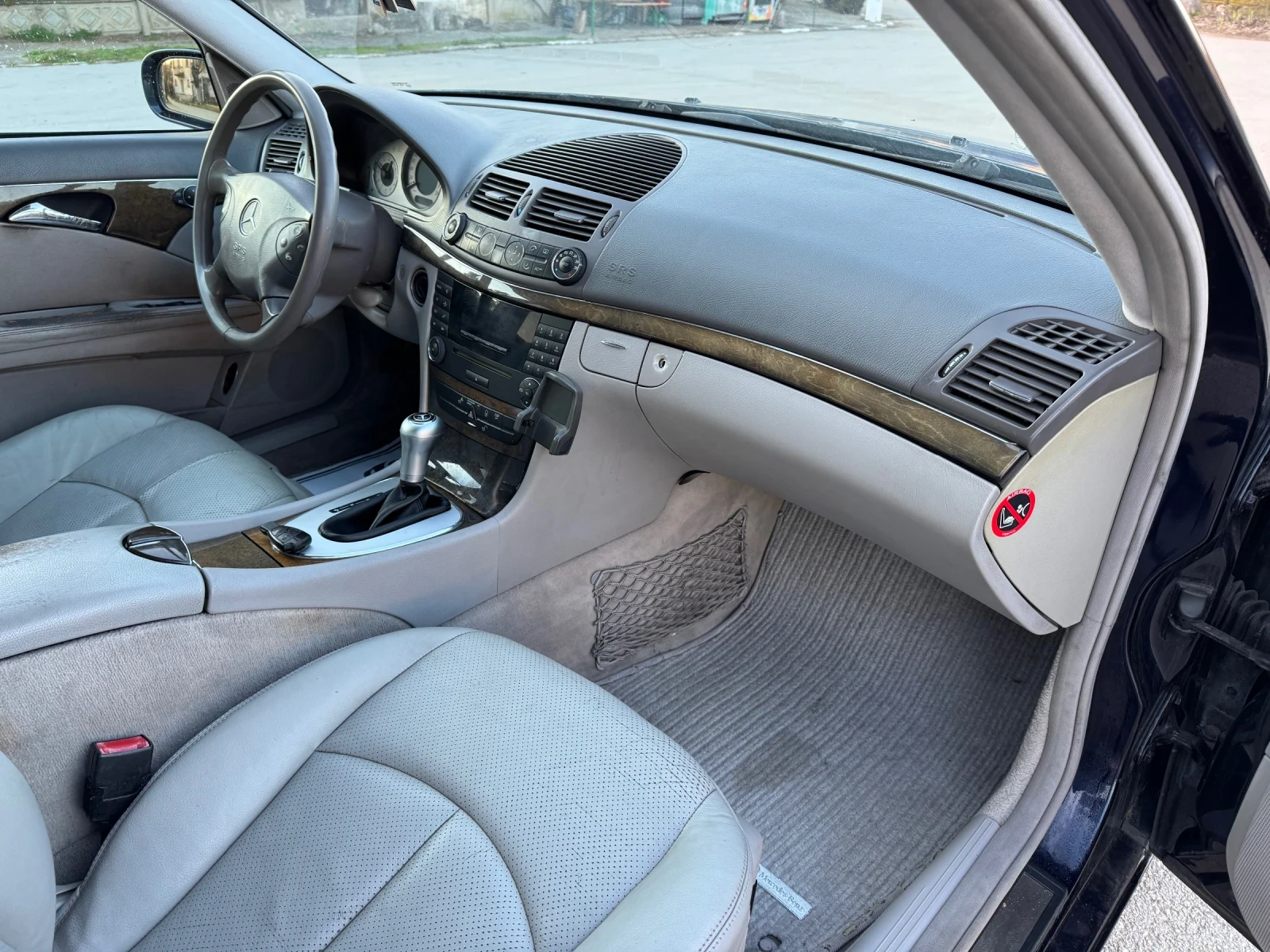 Mercedes-Benz E 270, снимка 11 - Автомобили и джипове - 53830251