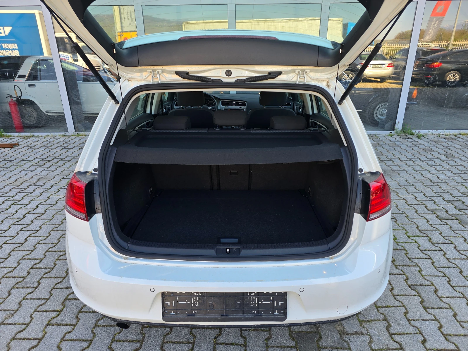 VW Golf 7 BLUEMOTION !! , снимка 17 - Автомобили и джипове - 54210668