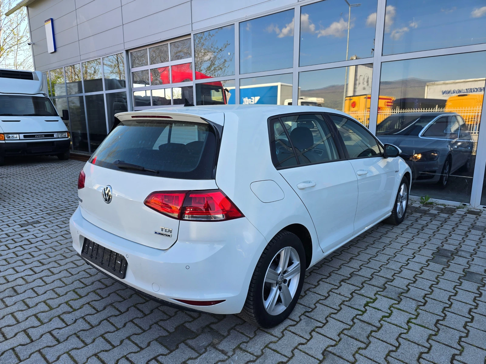 VW Golf 7 BLUEMOTION !! , снимка 7 - Автомобили и джипове - 54210668