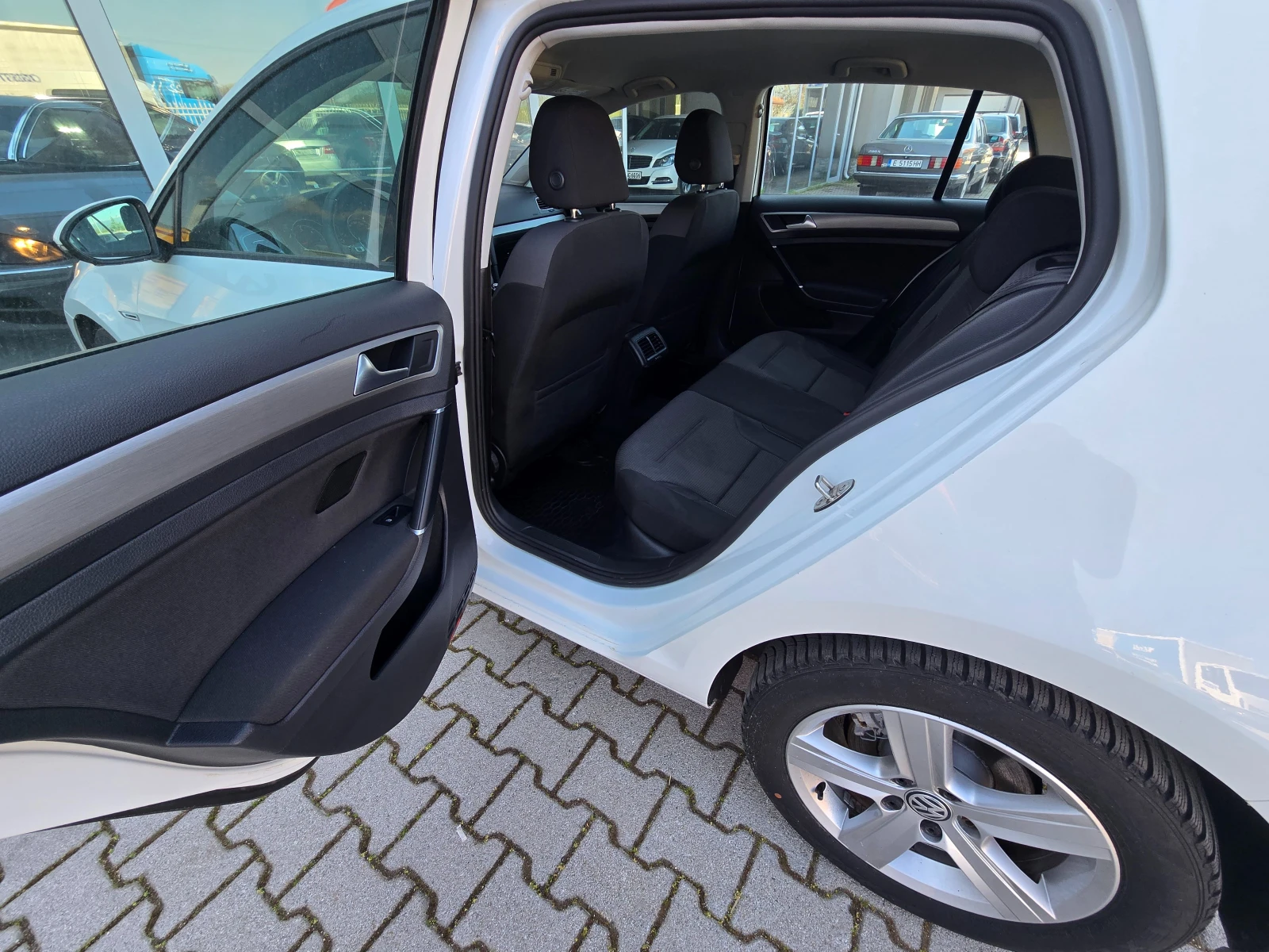 VW Golf 7 BLUEMOTION !! , снимка 12 - Автомобили и джипове - 54210668