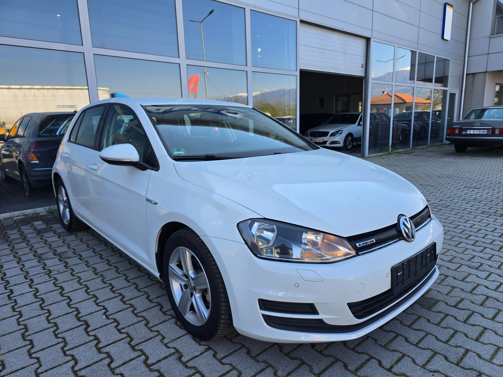VW Golf 7 BLUEMOTION !! , снимка 2 - Автомобили и джипове - 54210668