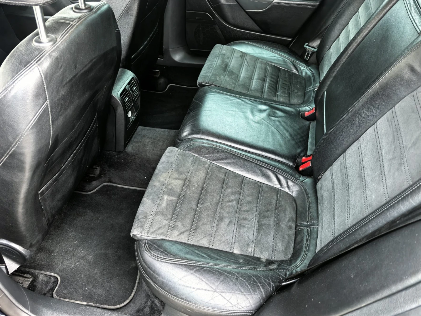 VW Passat 2.0TDI Highline, снимка 9 - Автомобили и джипове - 54502645