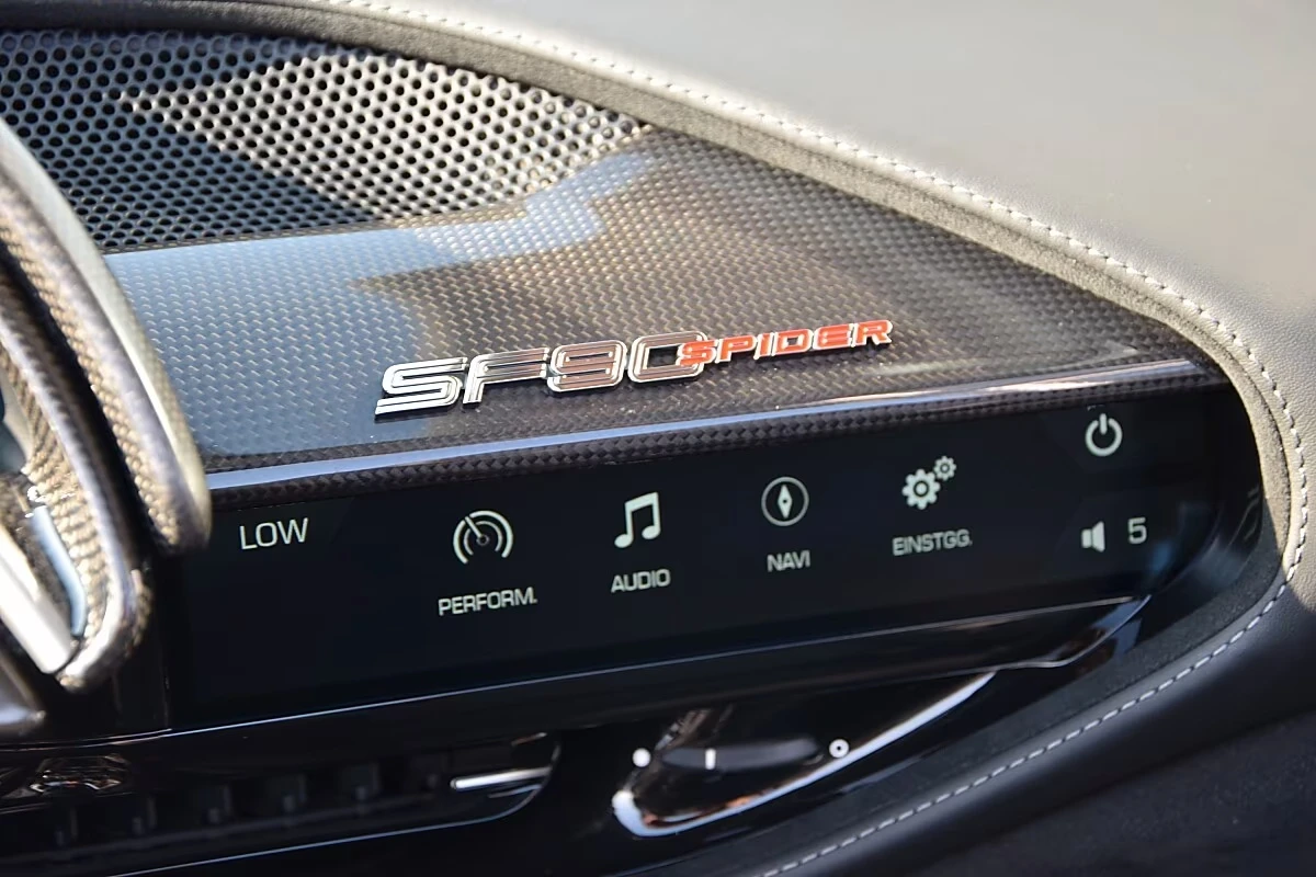 Ferrari SF 90 SPIDER/ CARBON / JBL / ASSETTO FIORANO / CERAMIC, снимка 14 - Автомобили и джипове - 54972145