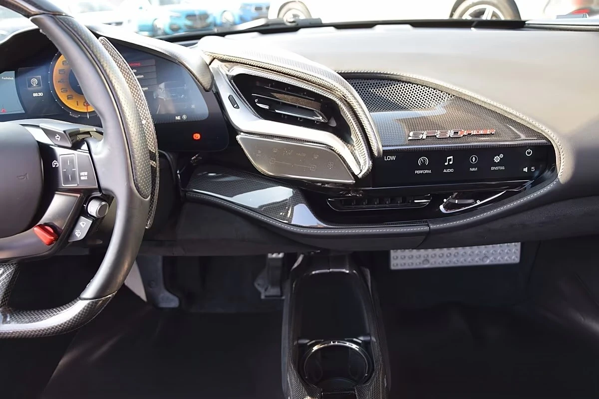 Ferrari SF 90 SPIDER/ CARBON / JBL / ASSETTO FIORANO / CERAMIC, снимка 13 - Автомобили и джипове - 54972145