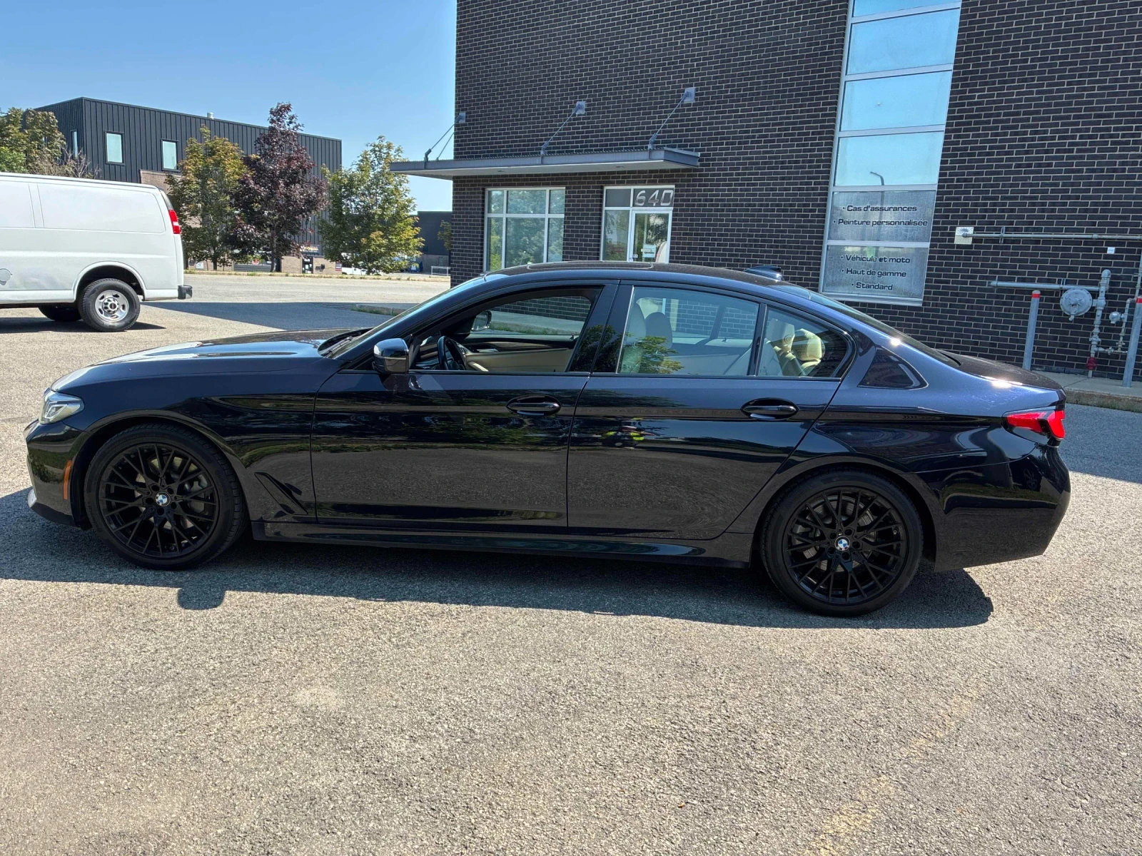 BMW 530 HARMAN KARDON* HEAD-UP* ПОДГРЕВ* 2 КЛЮЧА, снимка 4 - Автомобили и джипове - 55080370
