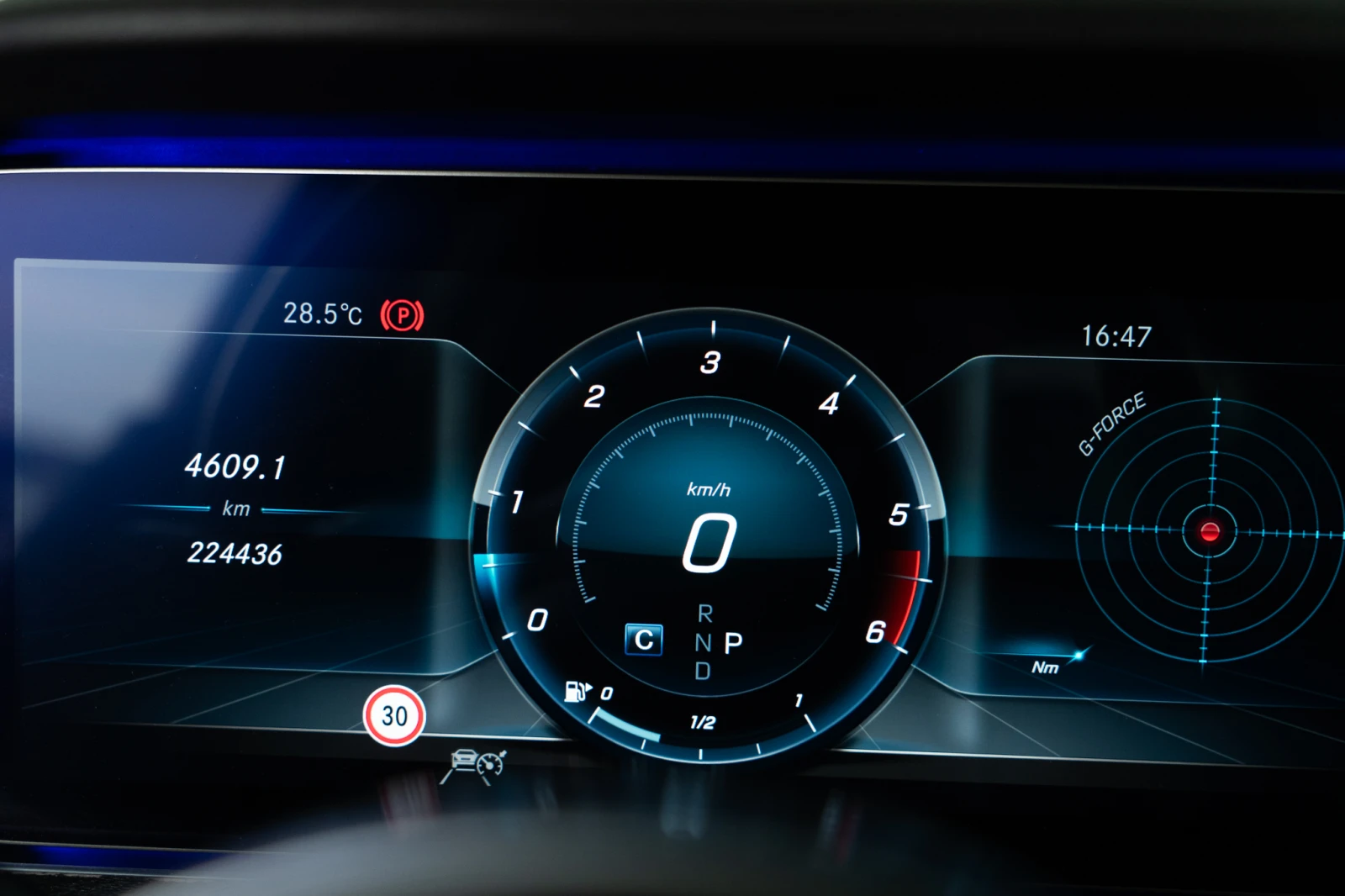 Mercedes-Benz E 400 D = V6 = MULTIBEAM = BURMASTER = FULL = ЛИЗИНГ, снимка 13 - Автомобили и джипове - 55816001