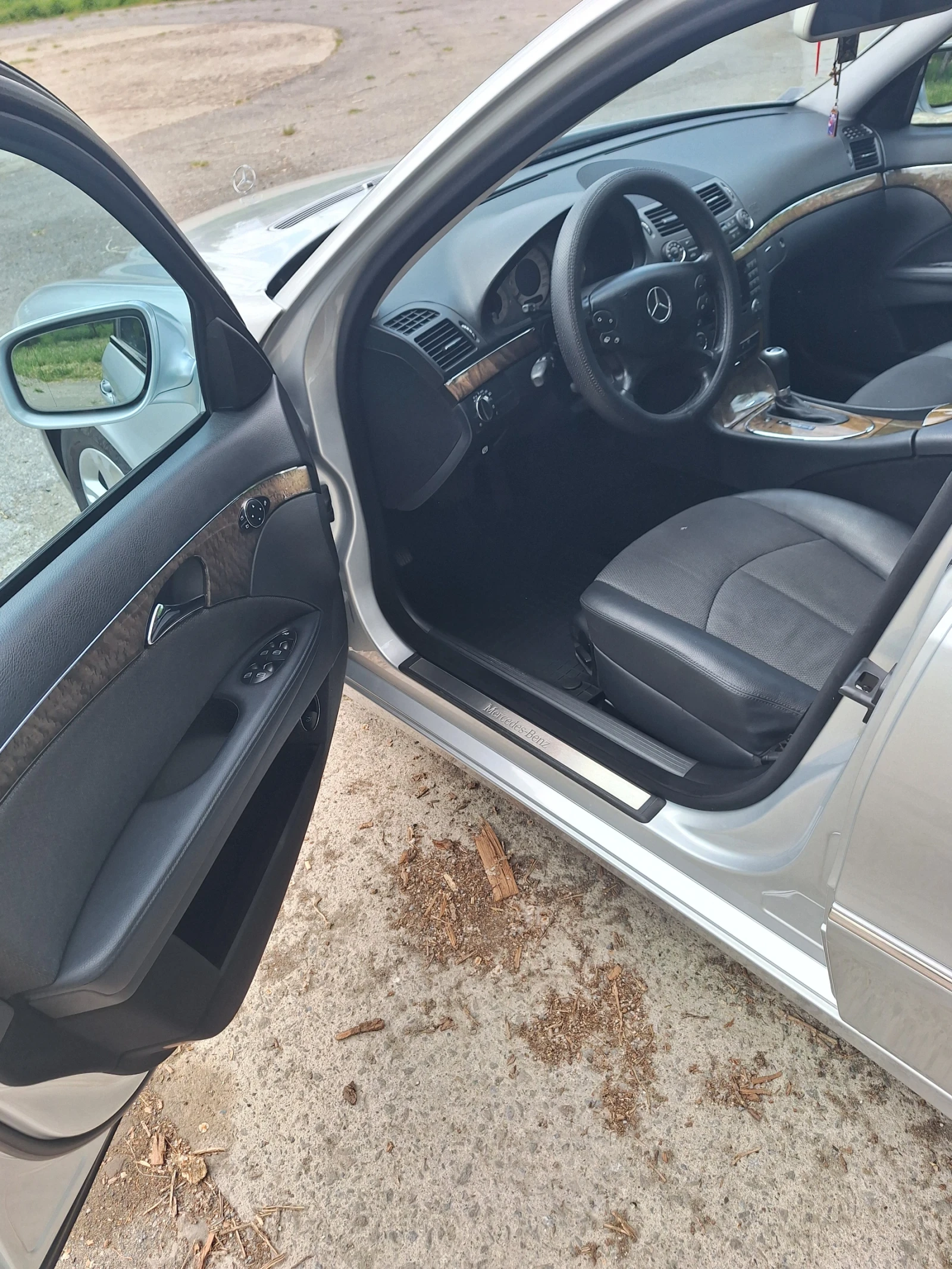 Mercedes-Benz E 220, снимка 10 - Автомобили и джипове - 55966518