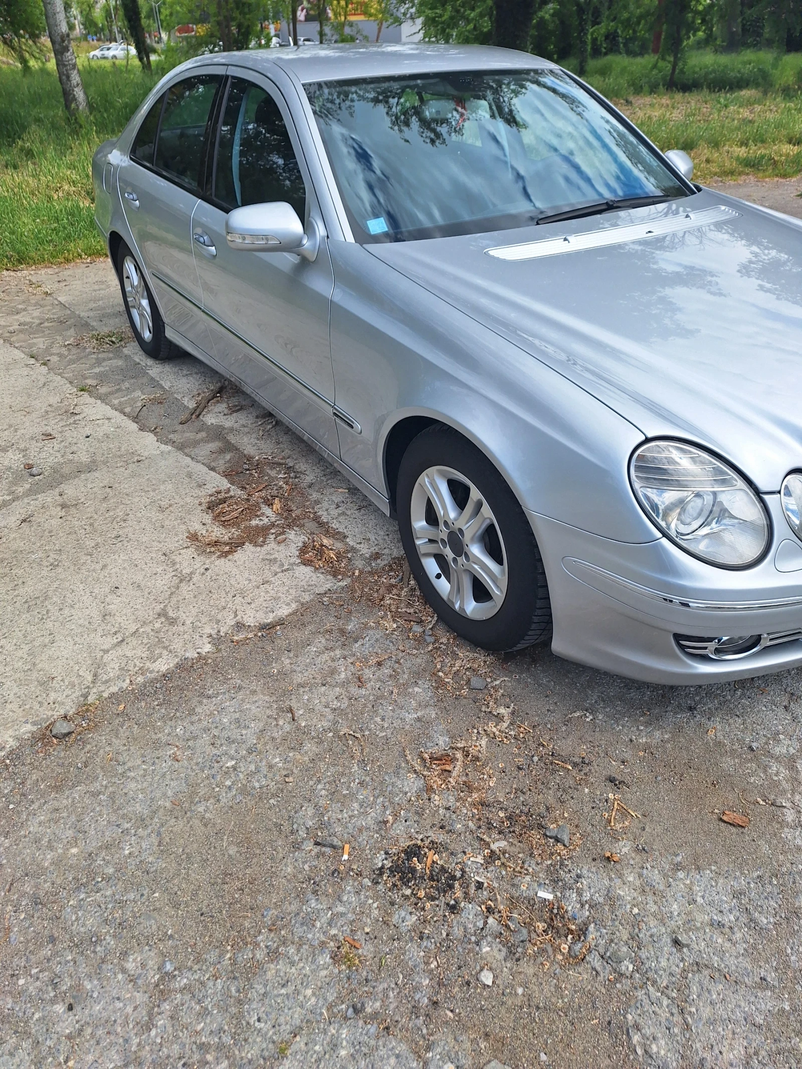 Mercedes-Benz E 220, снимка 5 - Автомобили и джипове - 55966518