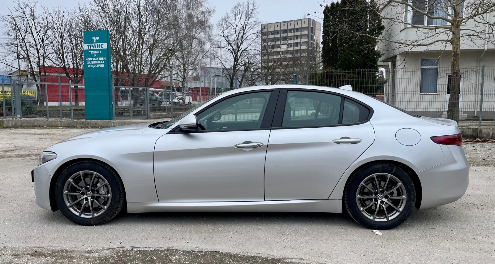 Alfa Romeo Giulia 180hp, снимка 7 - Автомобили и джипове - 55979765