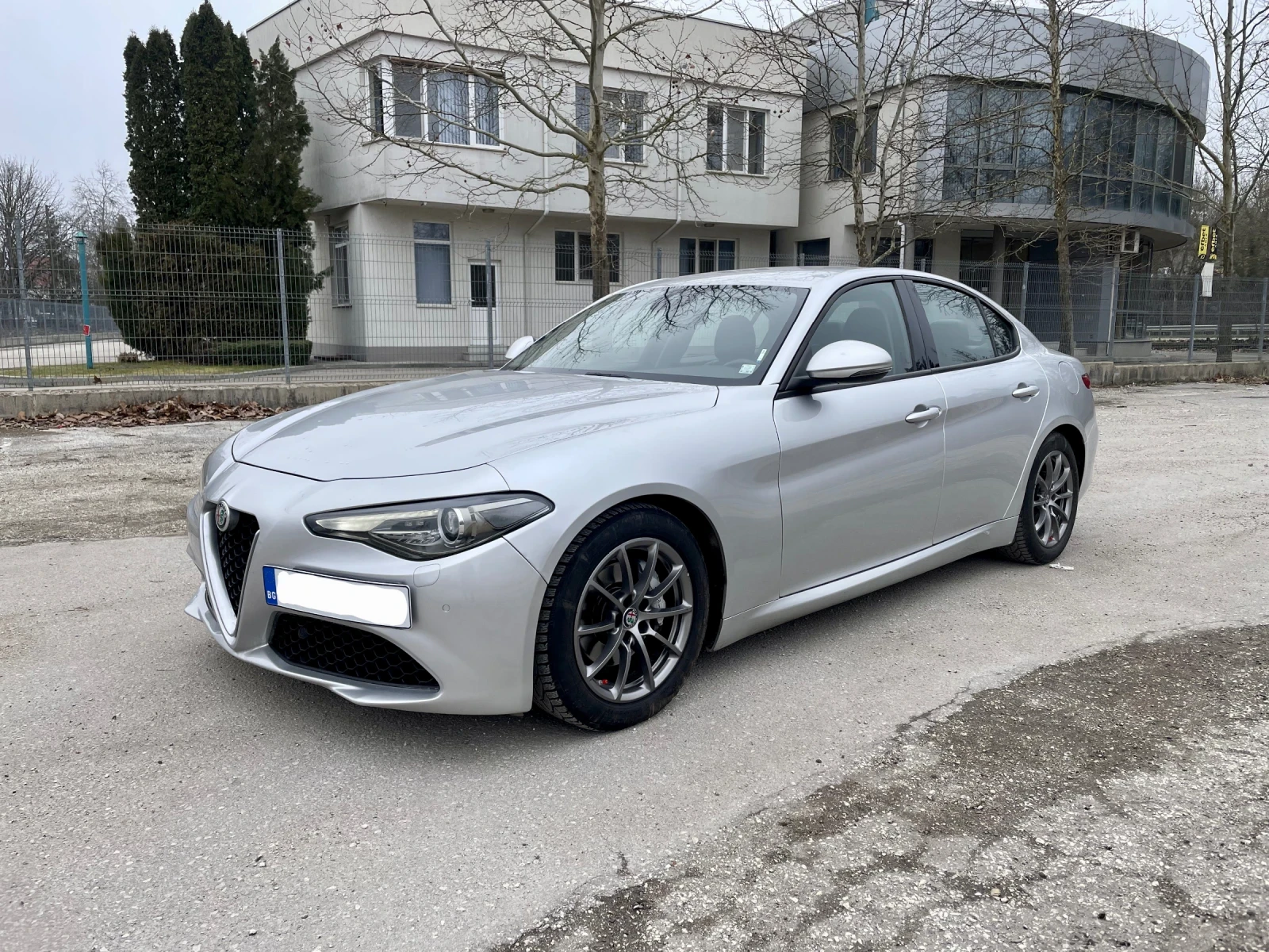 Alfa Romeo Giulia 180hp, снимка 2 - Автомобили и джипове - 55979765
